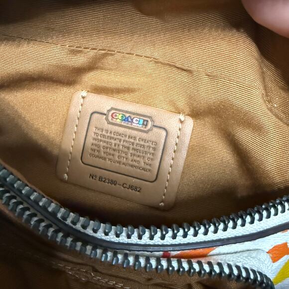 Coach Sprint Belt Bag 24 In Rainbow Signature Canvas CJ682 - Picture 7 of 11